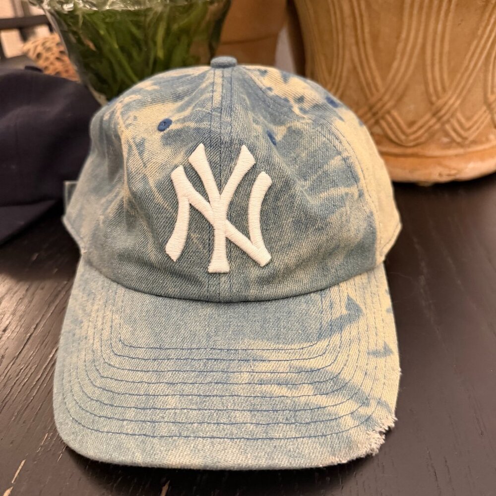 Unworn tie-dye NY Yankees baseball hat